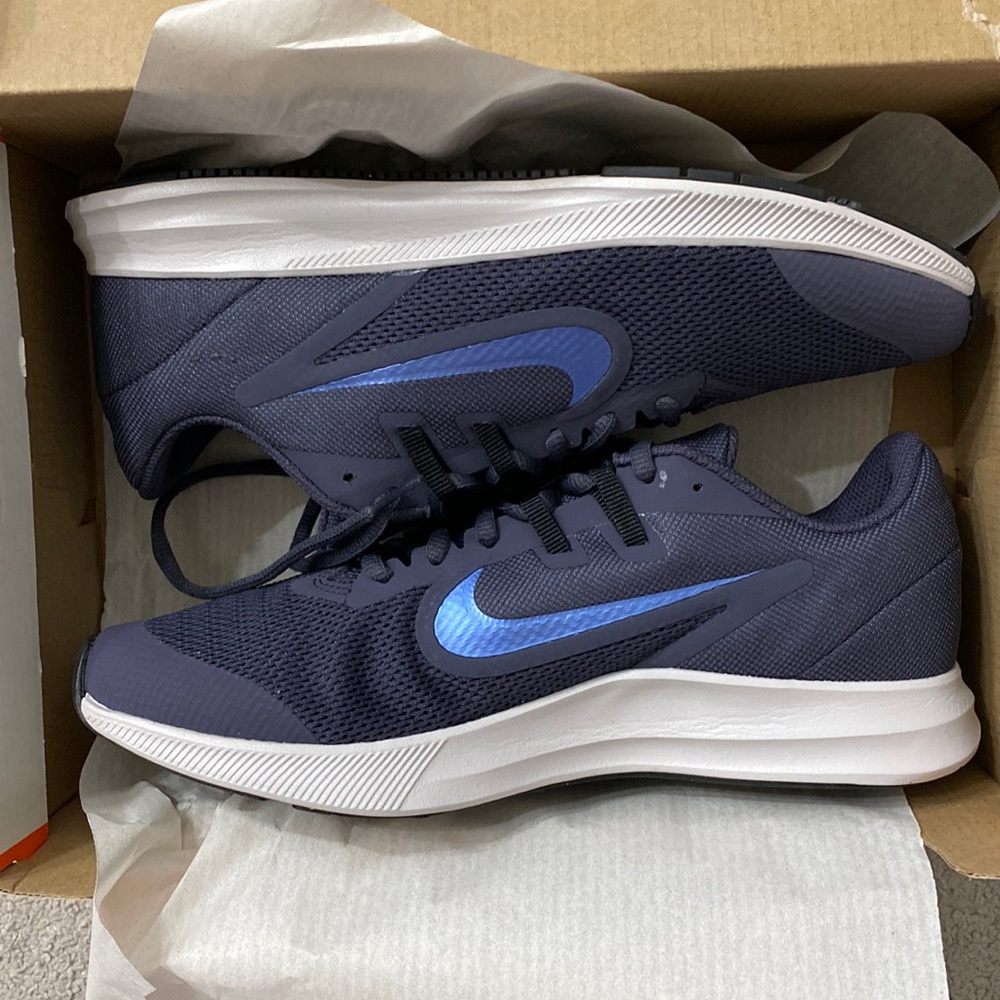NIKE DOWNSHIFTER 9 (GS) NWT - Picture 2 of 11